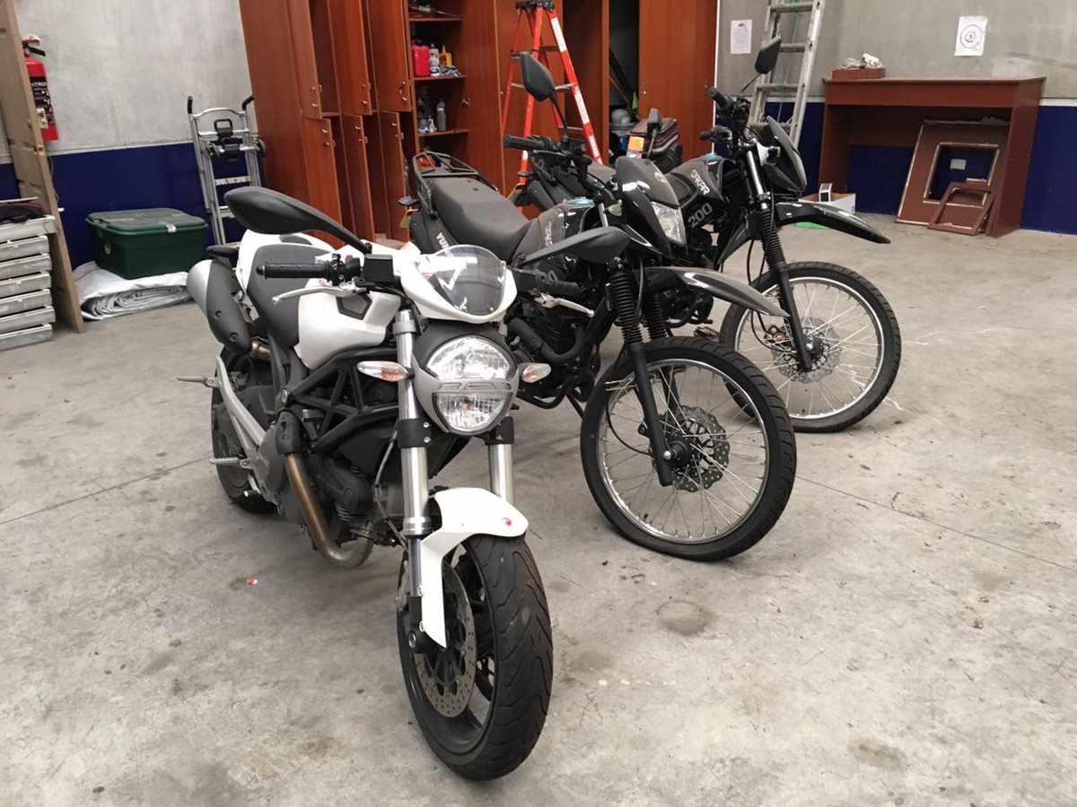 Motocicletas encontradas durante el allanamiento