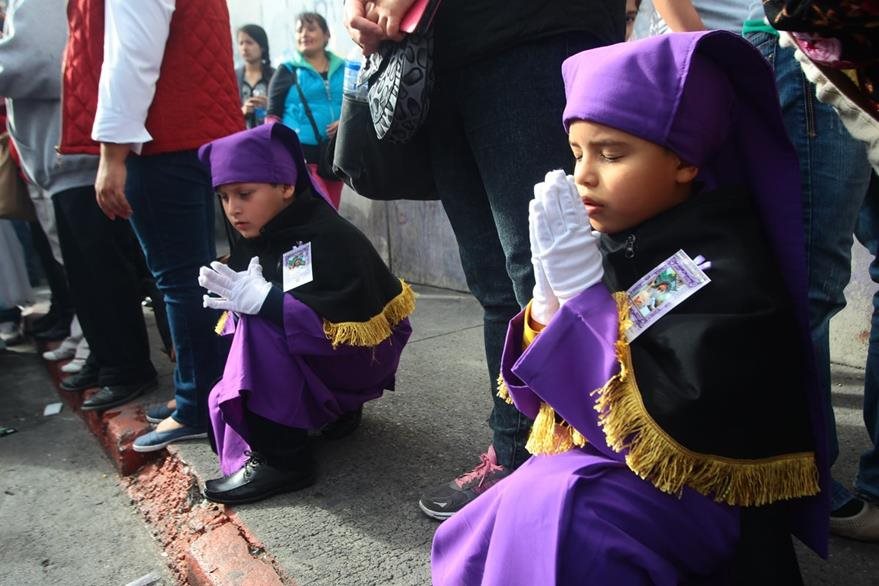 La comunicación es clave para inculcar la devoción en los niños. (Foto Prensa Libre: Álvaro Interiano).