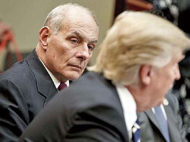 John Kelly, secretario de Seguridad, junto a Donald Trump, presidente de EE. UU.