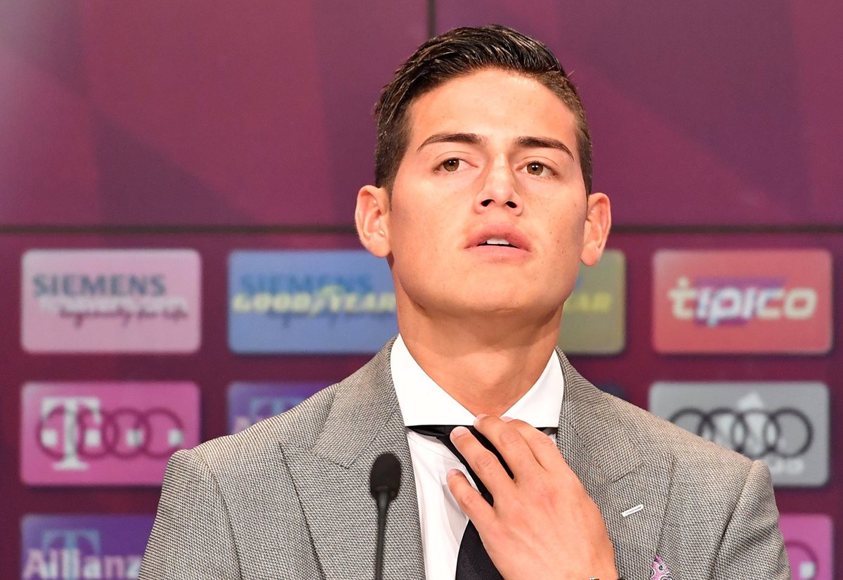 James Rodríguez respondió a las preguntas de los periodistas, aunque cuando se tocó el tema del Real Madrid se mostró incómodo. (Foto Prensa Libre: EFE)