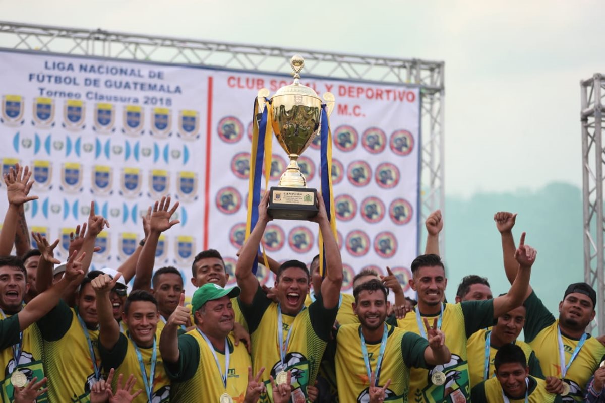 Guastatoya derrotó por 3-1 en el global a Xelajú MC y consiguió "su primer sol". (Foto Prensa Libre: Francisco Sánchez)