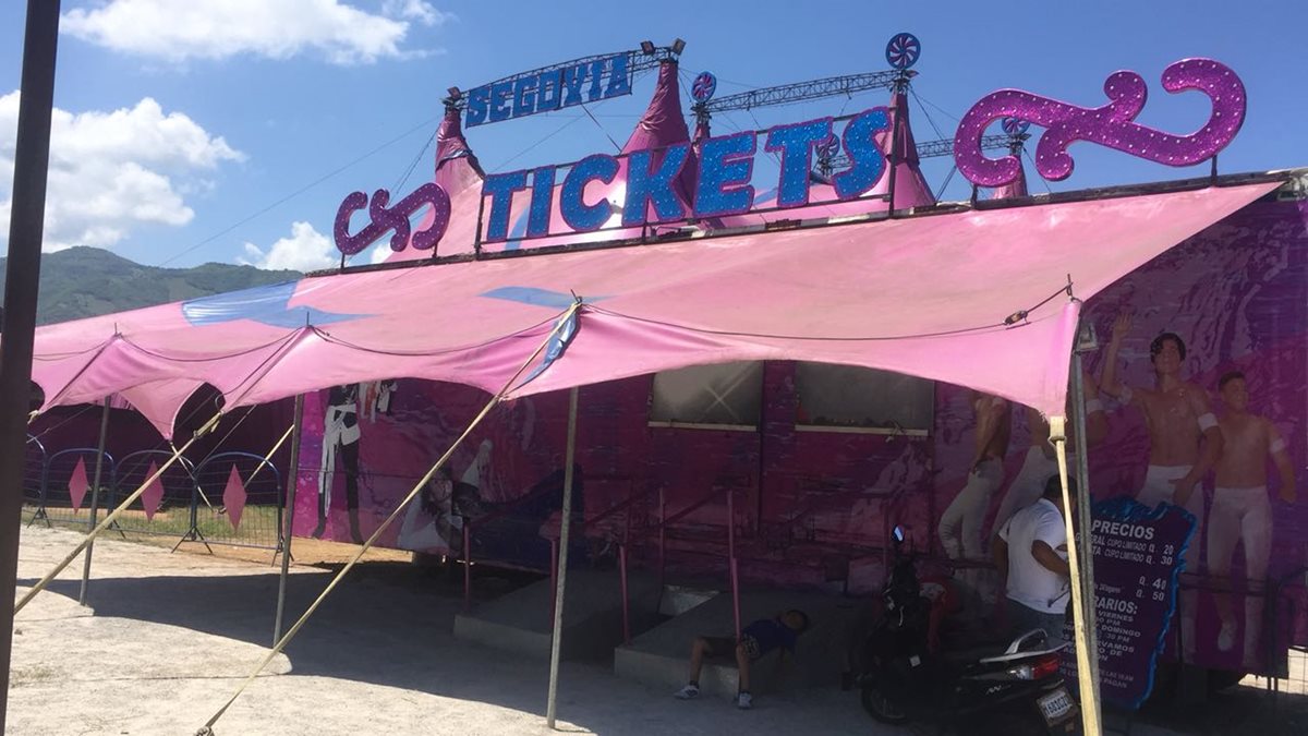 Circo en la cabecera de Zacapa, donde ocurrió un accidente durante una presentación. (Foto Prensa Libre: Víctor Gómez)