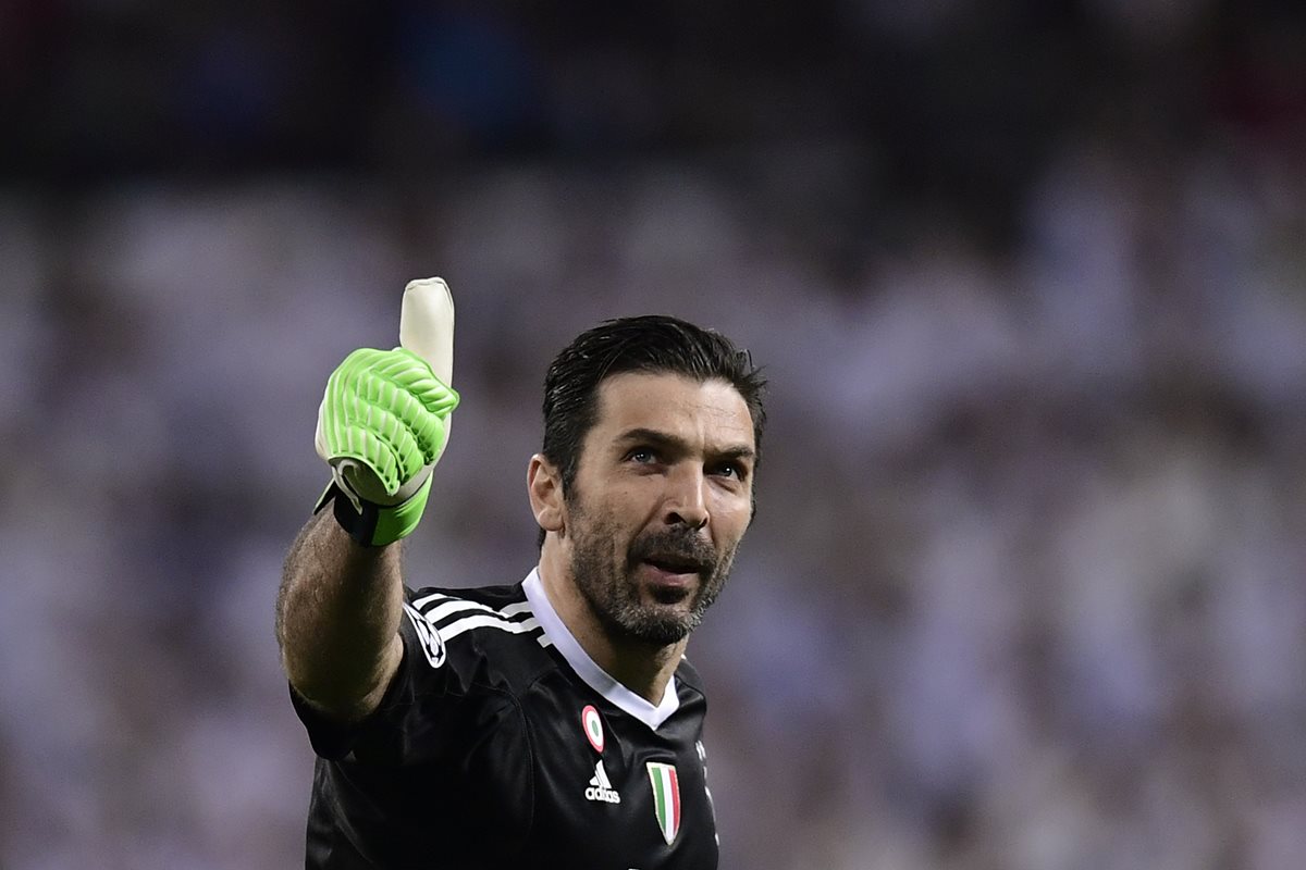 Gianluigi Buffon aún no decide sobre su futuro después de dejar la Juventus de Turín. (Foto Prensa Libre: AFP)