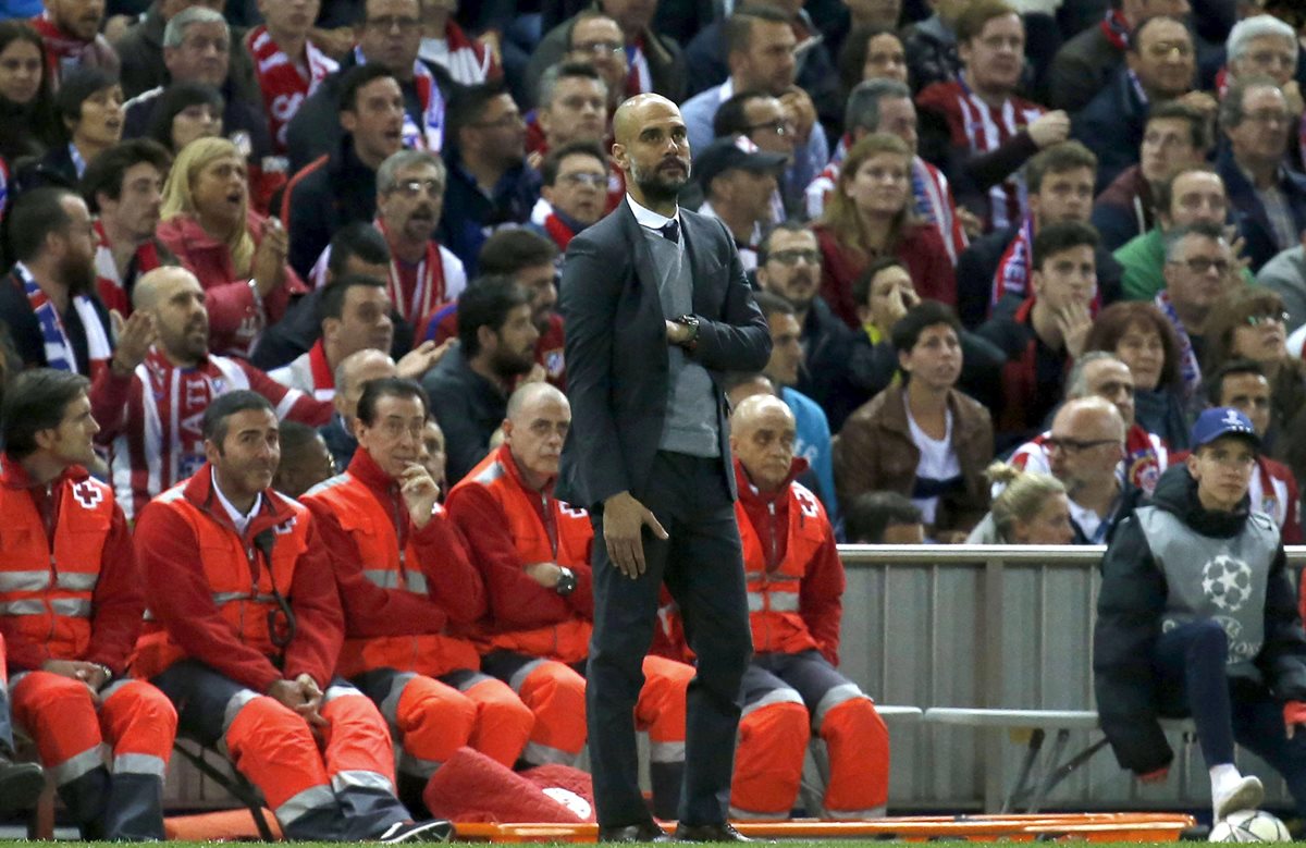 Pep Guardiola y el Bayern Munich deberán remontar la serie que tienen en contra (1-0), contra el Atlético de Madrid. (Foto Prensa Libre: EFE)