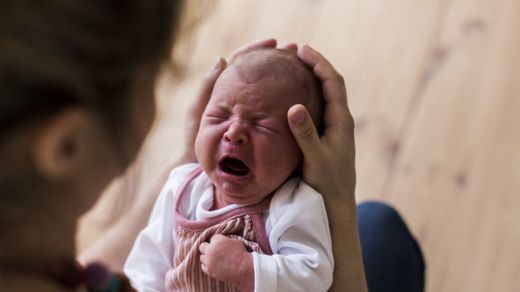 Los bebés con altos niveles de cortisol examinados eran también más sensibles a la luz y al sonido. GETTY IMAGES