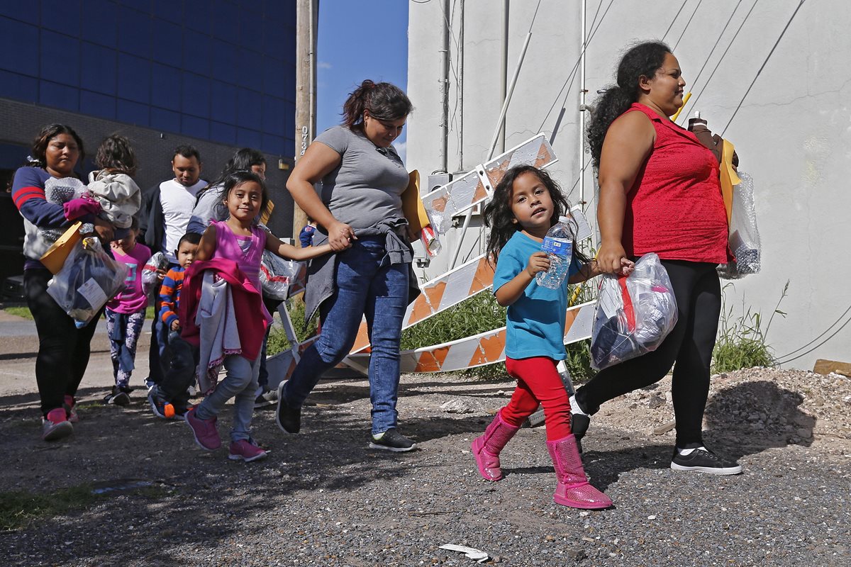 Más de 29 mil familias guatemaltecas han sido detenidas en la frontera sur de EE. UU. este año. (Foto Prensa Libre: EFE)