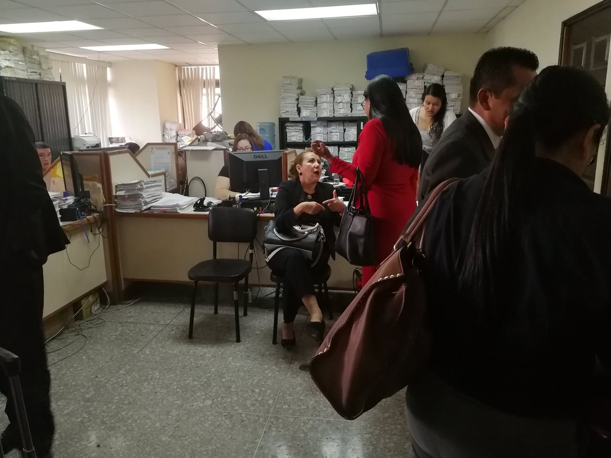 Blanca Stalling compareció sola en el Juzgado Décimo Penal. (Foto Prensa Libre: Kenneth Monzón)