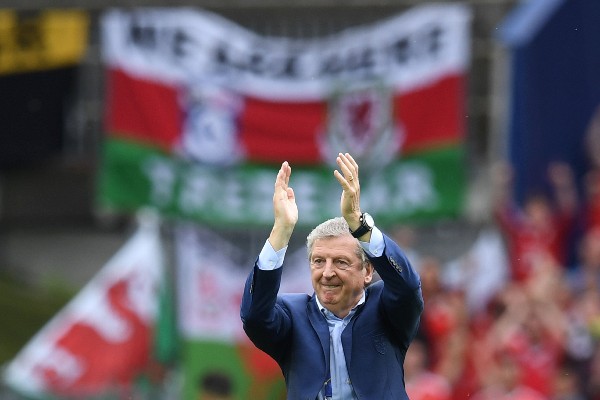 Roy Hodgson durante el partido entre Inglaterra y Gales, que su equipo ganó en el cierre. (Foto Prensa Libre: AFP)