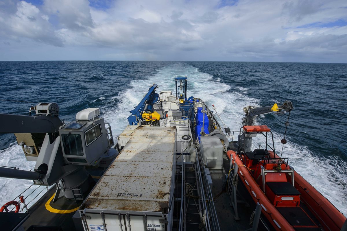 Los restos de un naufragio hallados el sábado pertenecen al buque de carga El Faro.(Foto Prensa Libre: EFE).