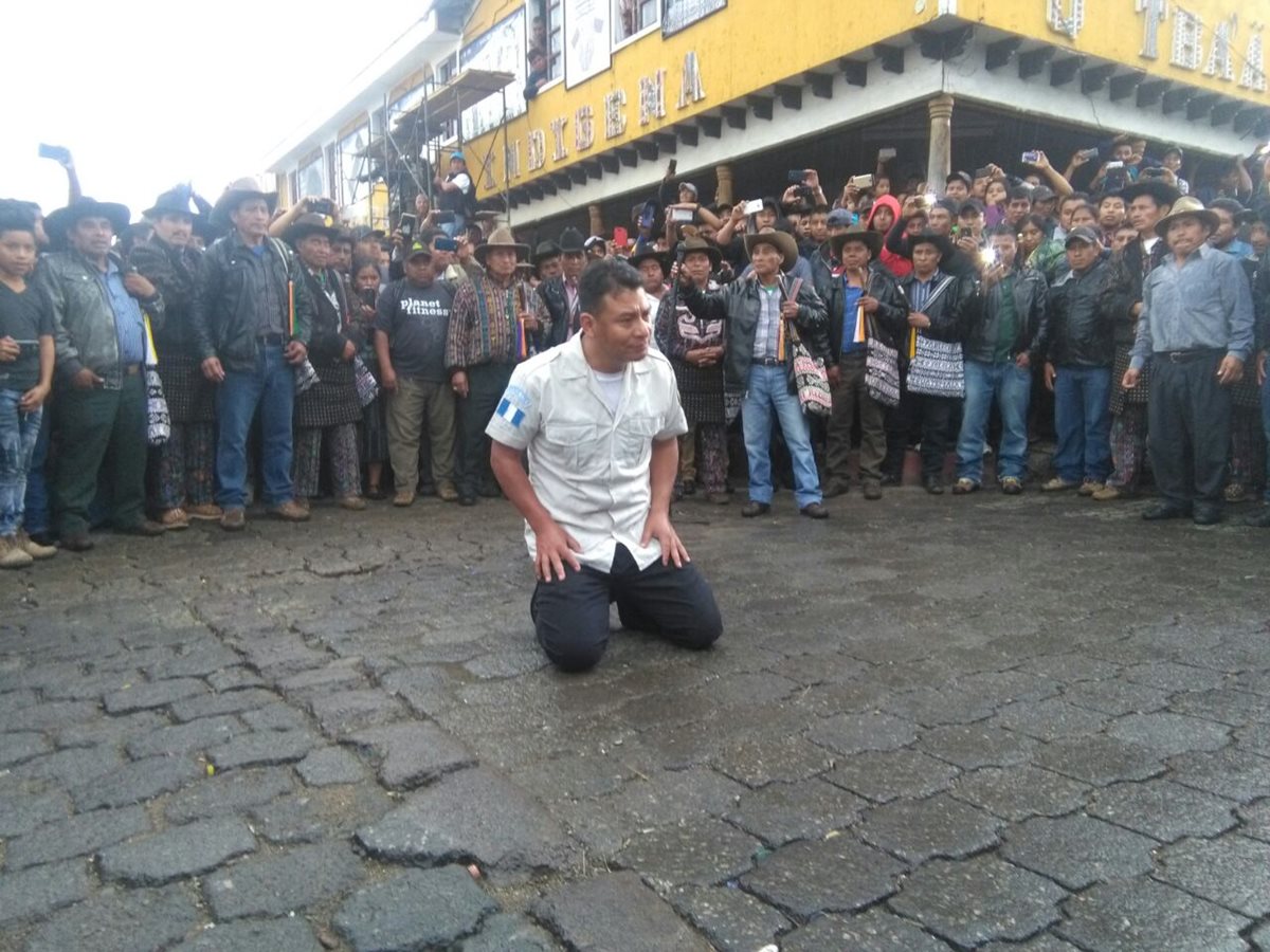 La PNC informó que fue una confusión, ya que el subcomisario ha trabajado durante 21 años en la institución, sin ningún problema. (Foto Prensa Libre: Ángel Julajuj)