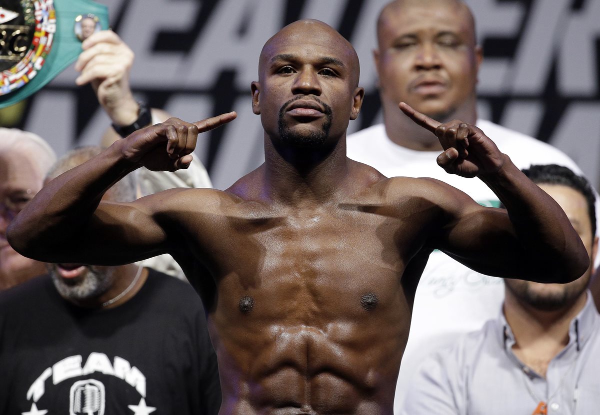 Mayweather se pronunció por primera vez luego de anunciar la pelea con McGregor. (Foto Prensa Libre: AFP)