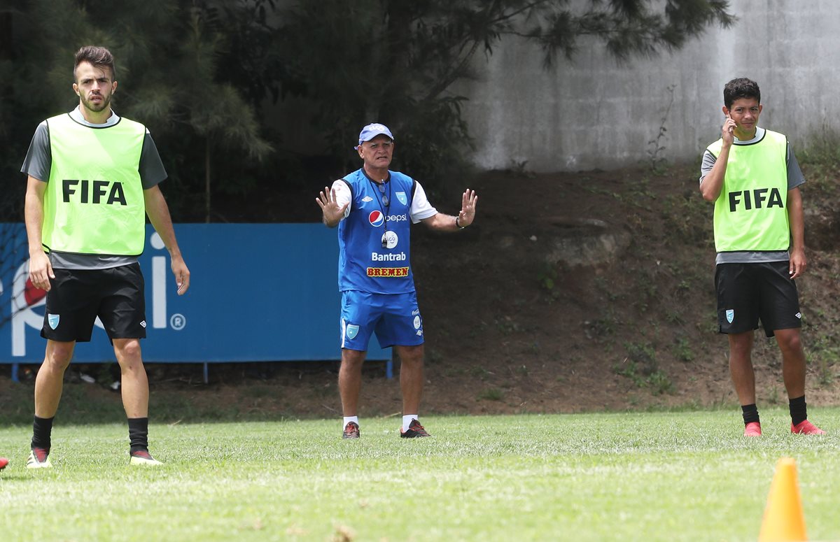 El técnico Wálter Claverí espera tener otro partido de preparación el 11 de septiembre en los Estados Unidos. (Foto Prensa Libre: Francisco Sánchez)