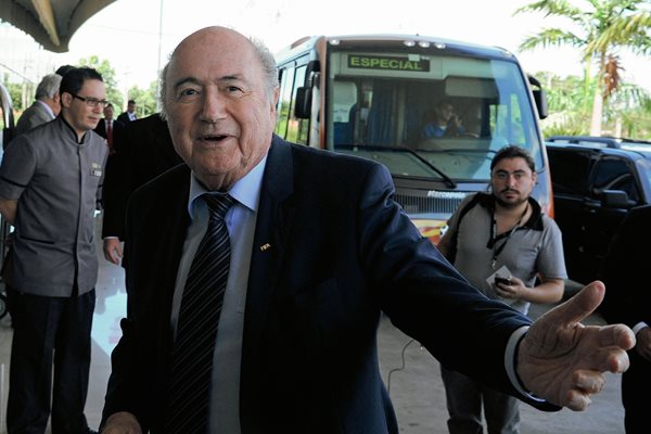 El presidente de la FIFA, Joseph Blatter, dio detalles de los observadores antidiscriminación. (Foto Prensa Libre: AFP).