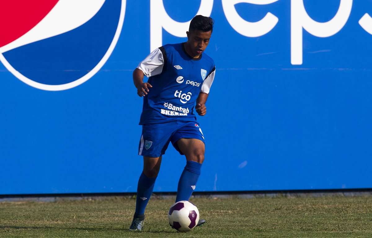 Albert Barrientos busca un puesto en la Selección Mayor. (Foto Prensa Libre: Norvin Mendoza)