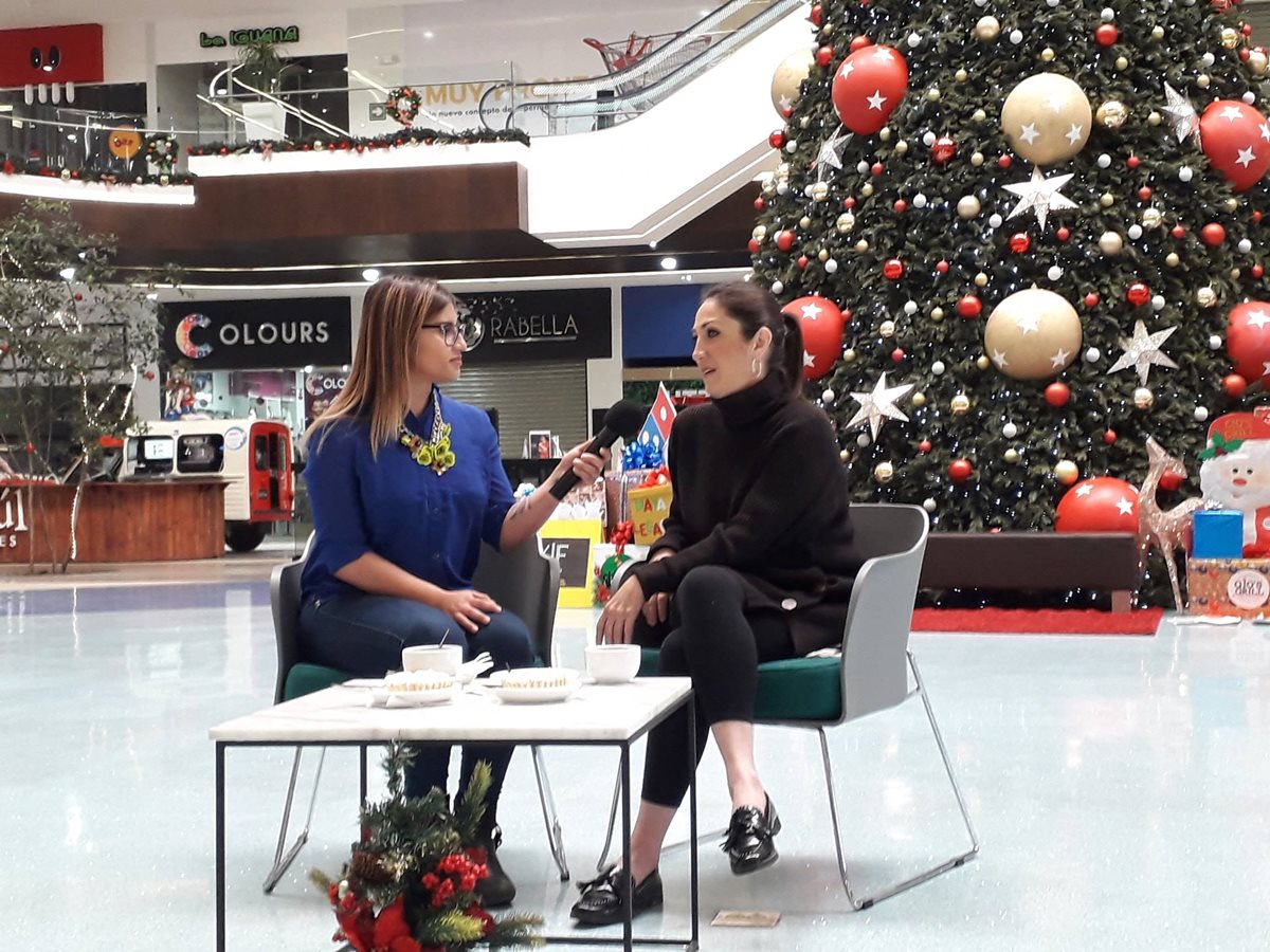 La chef guatemalteca Mirciny Moliviatis en una de sus presentaciones en Utz Ulew Mall. (Foto Prensa Libre: Cortesía)