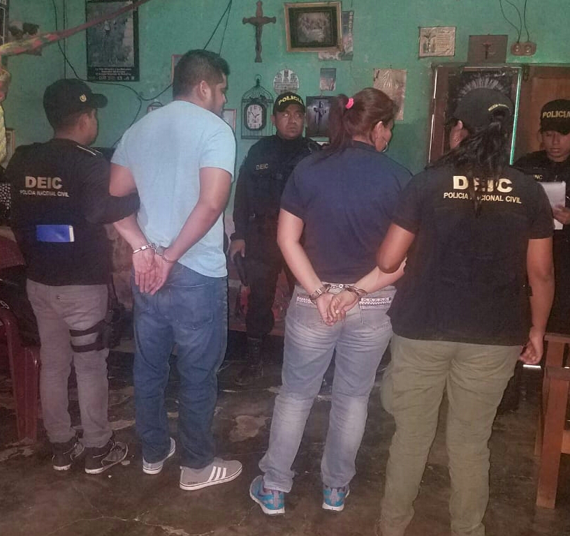 Ronald Daniel Alvarado y Zoila Mariela Romero Ochaeta, implicados en el robo de un banco en la zona 18. (Foto Prensa Libre: PNC)