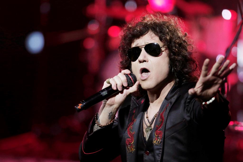 Bunbury recorrió Latinoamérica, Estados Unidos y España con su Mutaciones Tour. (Foto Prensa Libre: EFE)