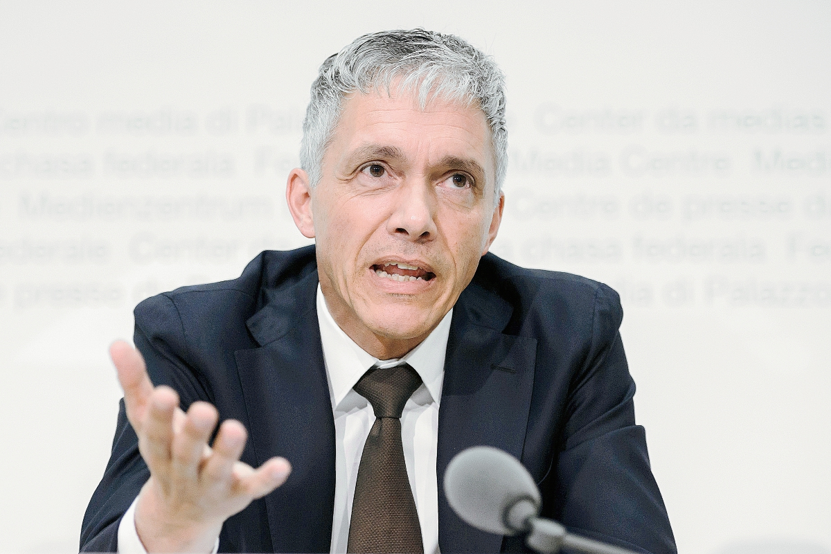 Michael Lauber habla en la conferencia de prensa donde se dio a conocer los 53 casos sospechosos de lavado de dinero. (Foto Prensa Libre: AFP)