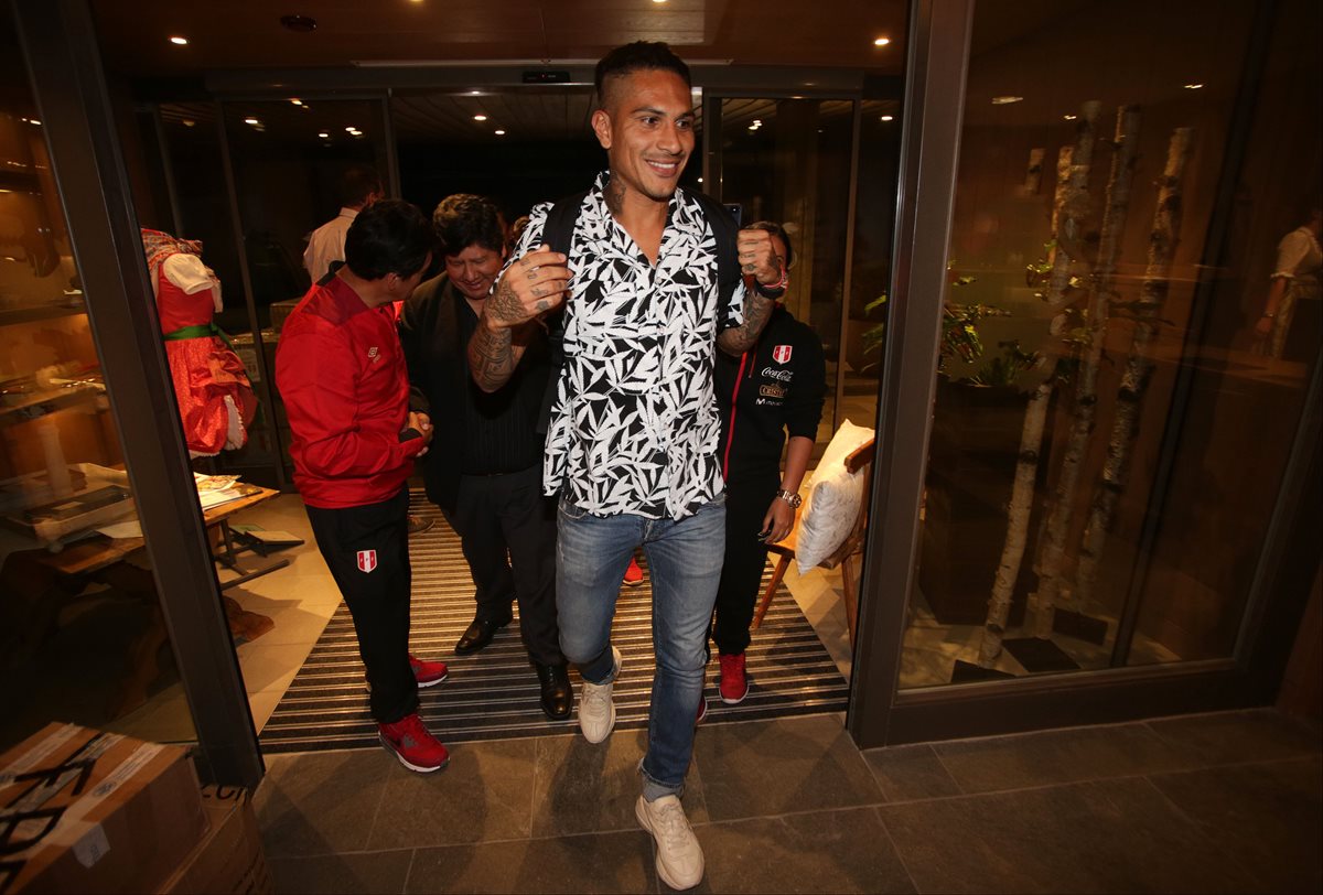 Paolo Guerrero luego de una larga lucha por levantar sus suspensión se unió a concentración de Perú en la ciudad de Schrun, Austria. (Foto Prensa Libre: EFE)