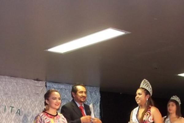 Julissa Rodas portando  un traje típicos de Quetzaltenango fue  electa en los Ángeles, Señorita Cultura. (Foto Prensa Libre: Giovanni Bautista)