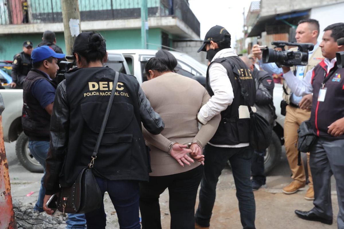 PNC captura a Carlota Valentina Cobon acusada de asesinato. (Foto Prensa Libre: Erick Ávila)