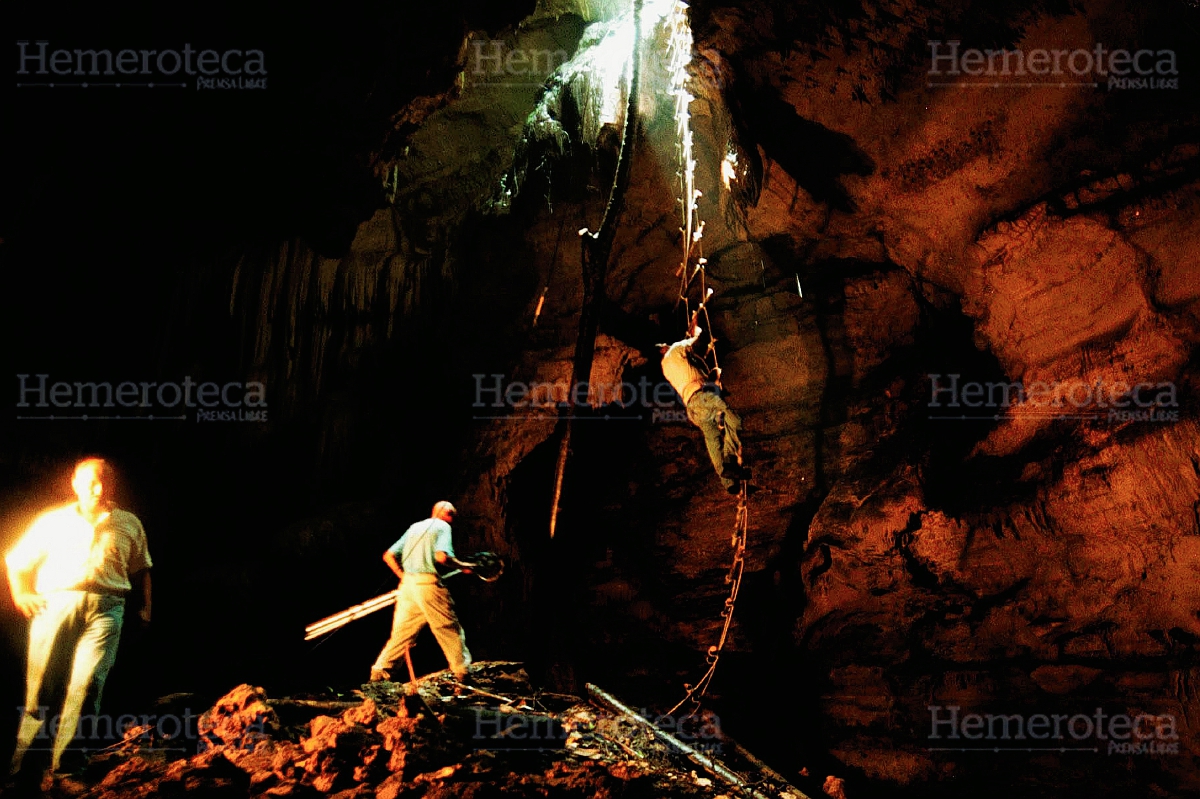 Una de las tumbas mayas en el interior de la caverna. (Foto: Carlos Sebastián)