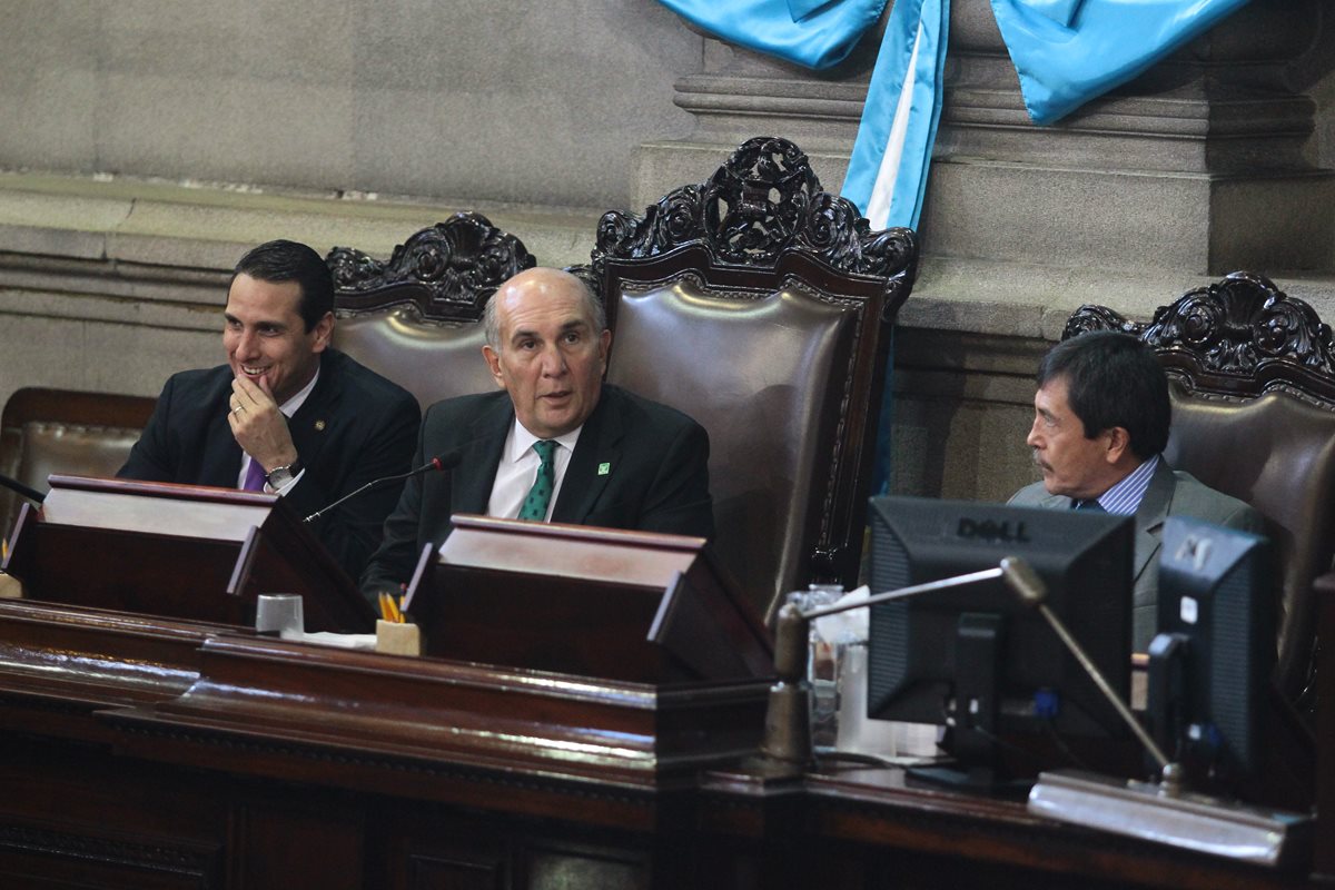 Mario Taracena, presidente del Congreso, dijo que la solicitud se hizo debido a las críticas que se han recibido. (Foto Prensa Libre: HemerotecaPL)