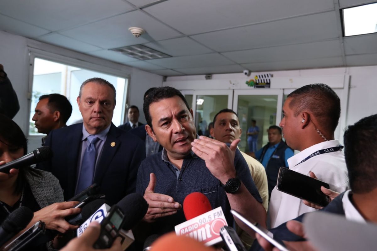 El presidente Jimmy Morales dijo que en los próximos dos días podría definir el salario mínimo para el 2018. (Foto Prensa Libre: Esbin García)