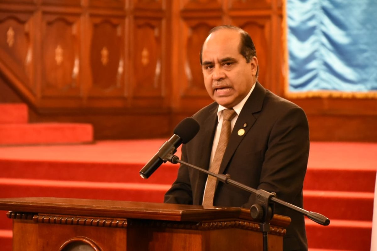 El ministro de Educación, Óscar Hugo López, mencionó que con el Sinae se busca mejorar la calidad educativa. (Foto Prensa Libre: AGN)