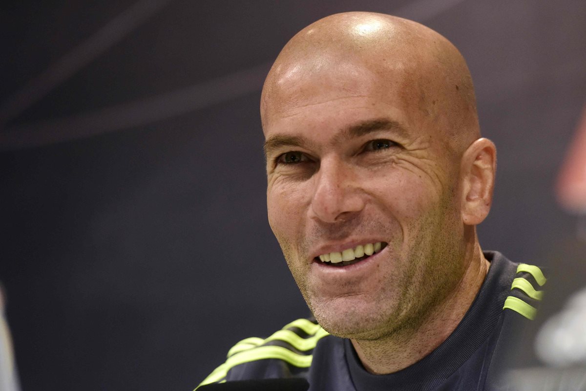 El técnico del Real Madrid, Zinedine Zidane,durante la conferencia de prensa previa a la última jornada de la Liga Española. (Foto Prensa Libre: AFP)