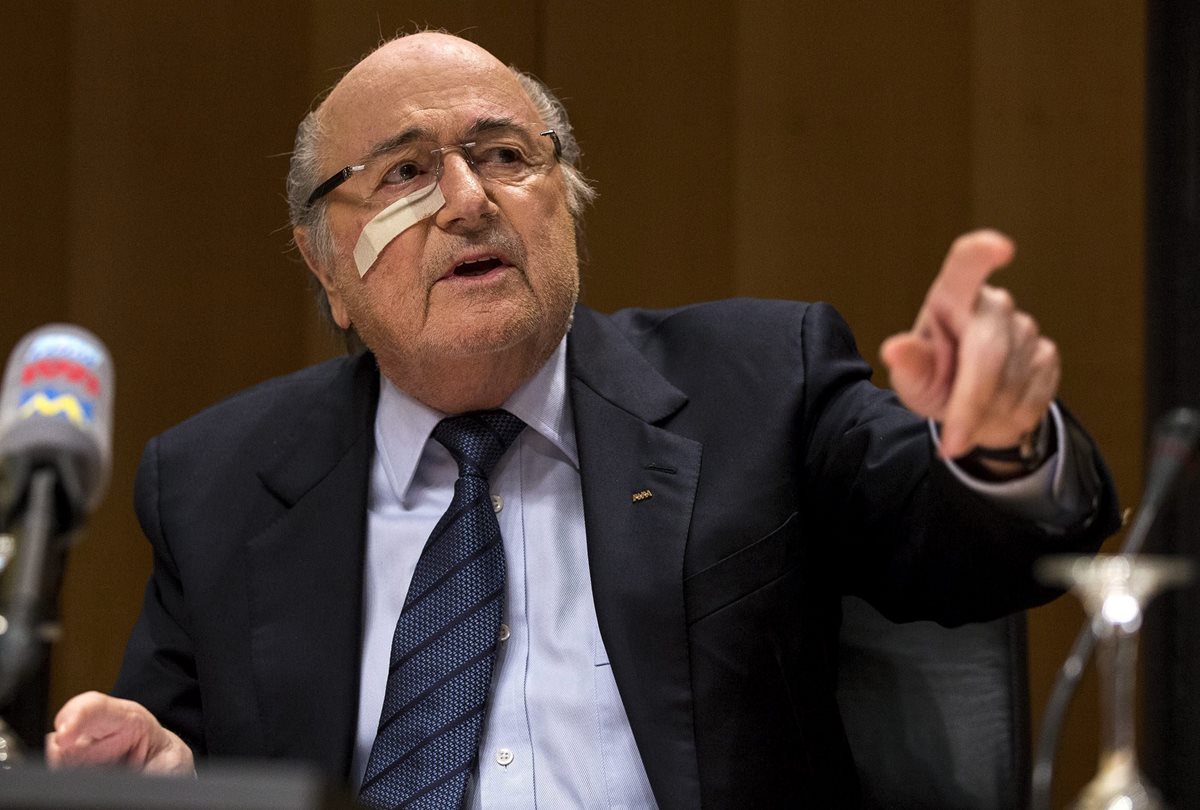 El expresidente de la FIFA Joseph Blatter da una rueda de prensa en respuesta al veredicto del Comité de Ética de la FIFA en Zúrich. (Foto Prensa Libre: EFE)