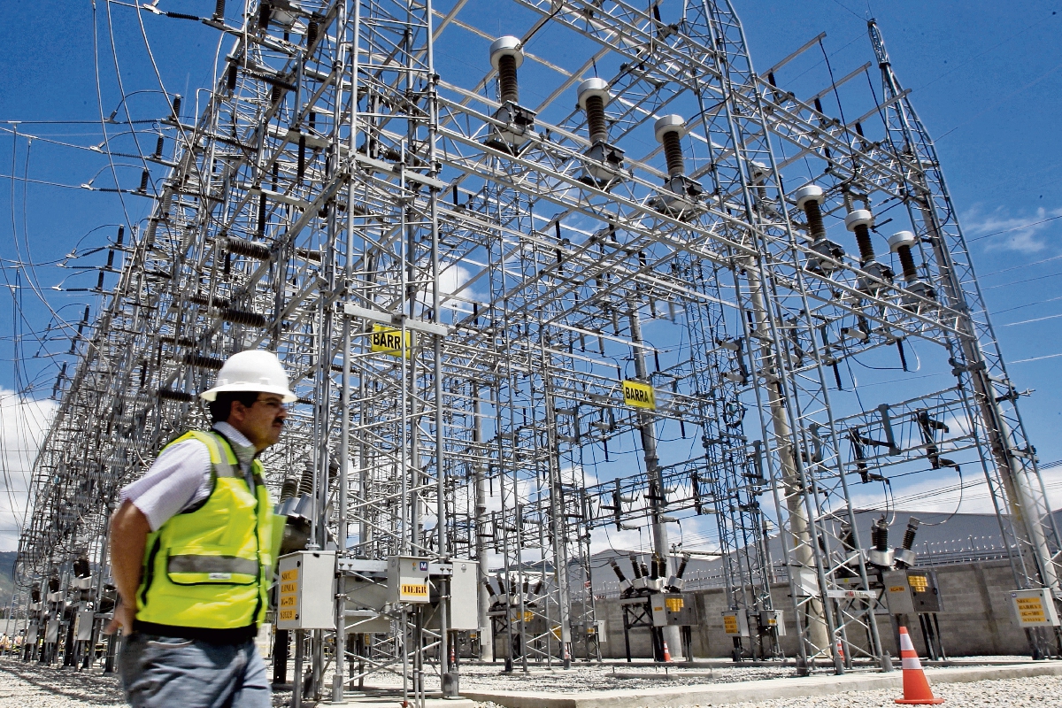 la subestación Santa Mónica, instalada en Villa Nueva, ayuda a suministrar la energía tanto al sur del área metropolitana y otros municipios.