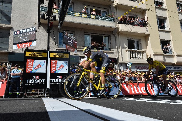 La organización necesito del photo-finish para determinar que el alemán Marcel Kittel fue el ganador de la cuarta etapa. (Foto Prensa Libre: AFP)