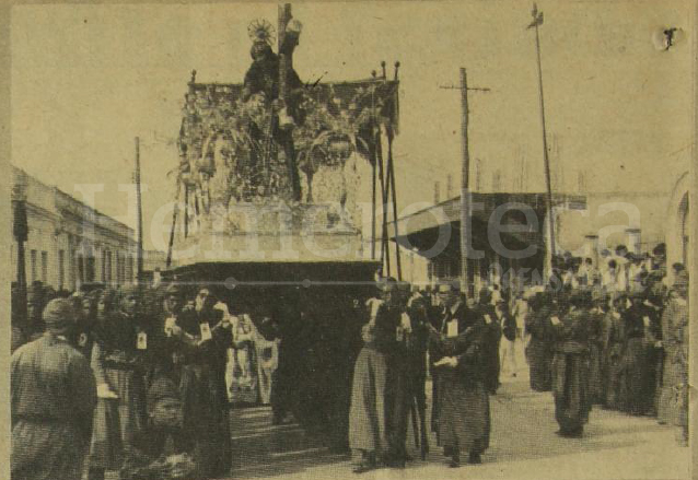 La procesión de Jesús Nazareno de la Parroquia Vieja, cuando pasaba por la Avenida de San José. (Foto: Hemeroteca PL)