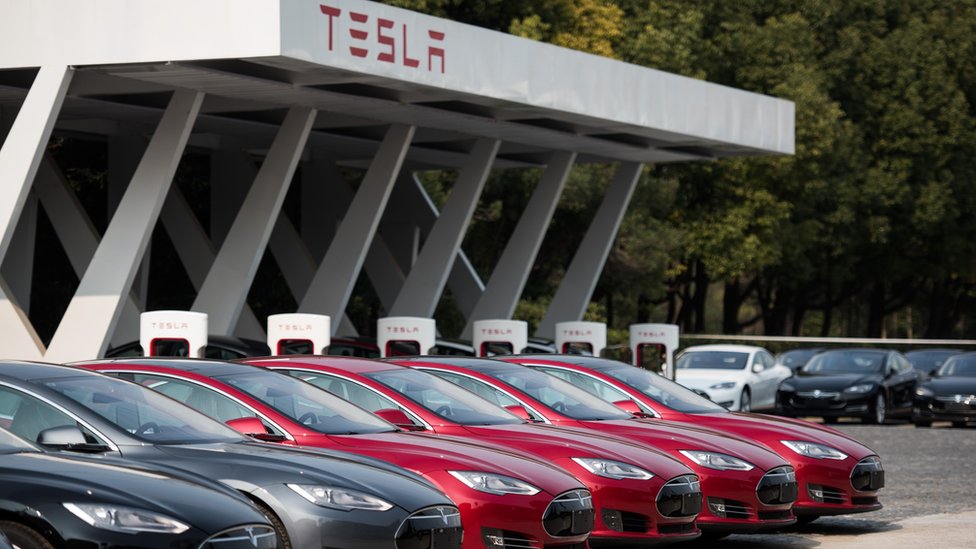 La compañía de Musk, en sus instalaciones de Shanghái, China. (Foto Prensa Libre: BBC/Getty Images)