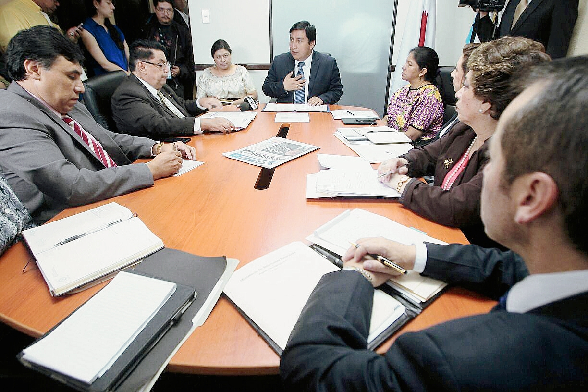 La citación en el Congreso se realizó con el diputado Amilcar Pop de Winaq. (Foto Álvaro Interiano)