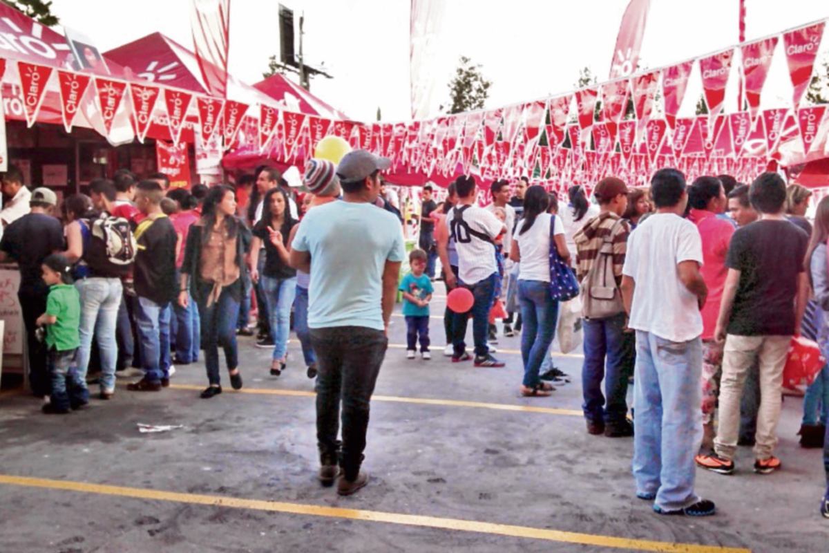 Miles de visitantes llegan a las ferias del celular. (Foto Prensa Libre: cortesía Claro)