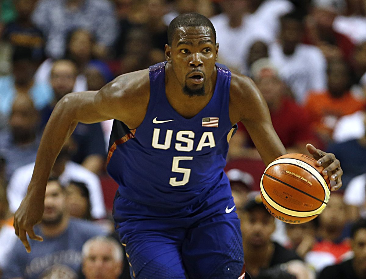 Kevin Durant de las figuras que integran el equipo de baloncesto de Estados Unidos que mañana debuta frente a China. (Foto Prensa Libre: AFP)