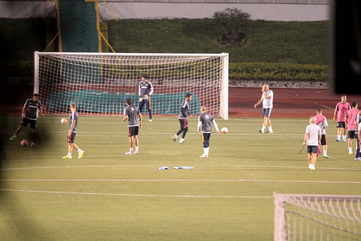 El Galaxy se entrenó la noche del martes en el Estadio Cementos Progreso. (Foto Prensa Libre: Norvin Mendoza)