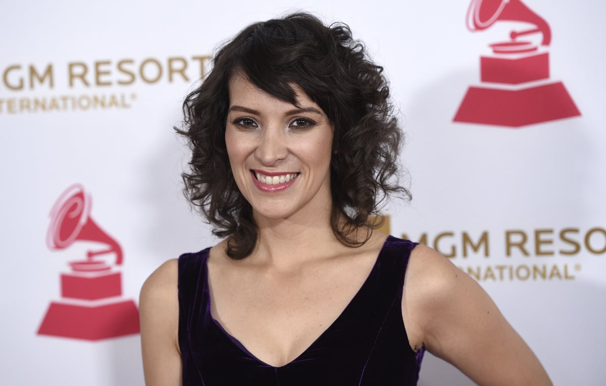 La cantautora guatemalteca Gaby Moreno ganó el Latin Grammy en 2013, y está postulada para un Grammy anglosajón este año. (Foto Prensa Libre: AP).