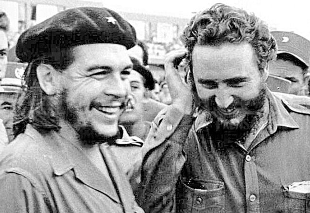 Ernesto Che Guevara y Fidel Castro, líderes de la Revolución Cubana. (Foto: Hemeroteca PL)