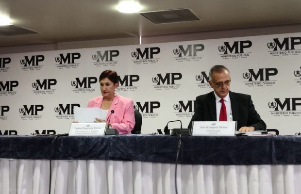 La fiscal General, Thelma Aldana, y el comisionado Iván Velásquez durante la conferencia de prensa. (Foto Prensa Libre: Ministerio Público).