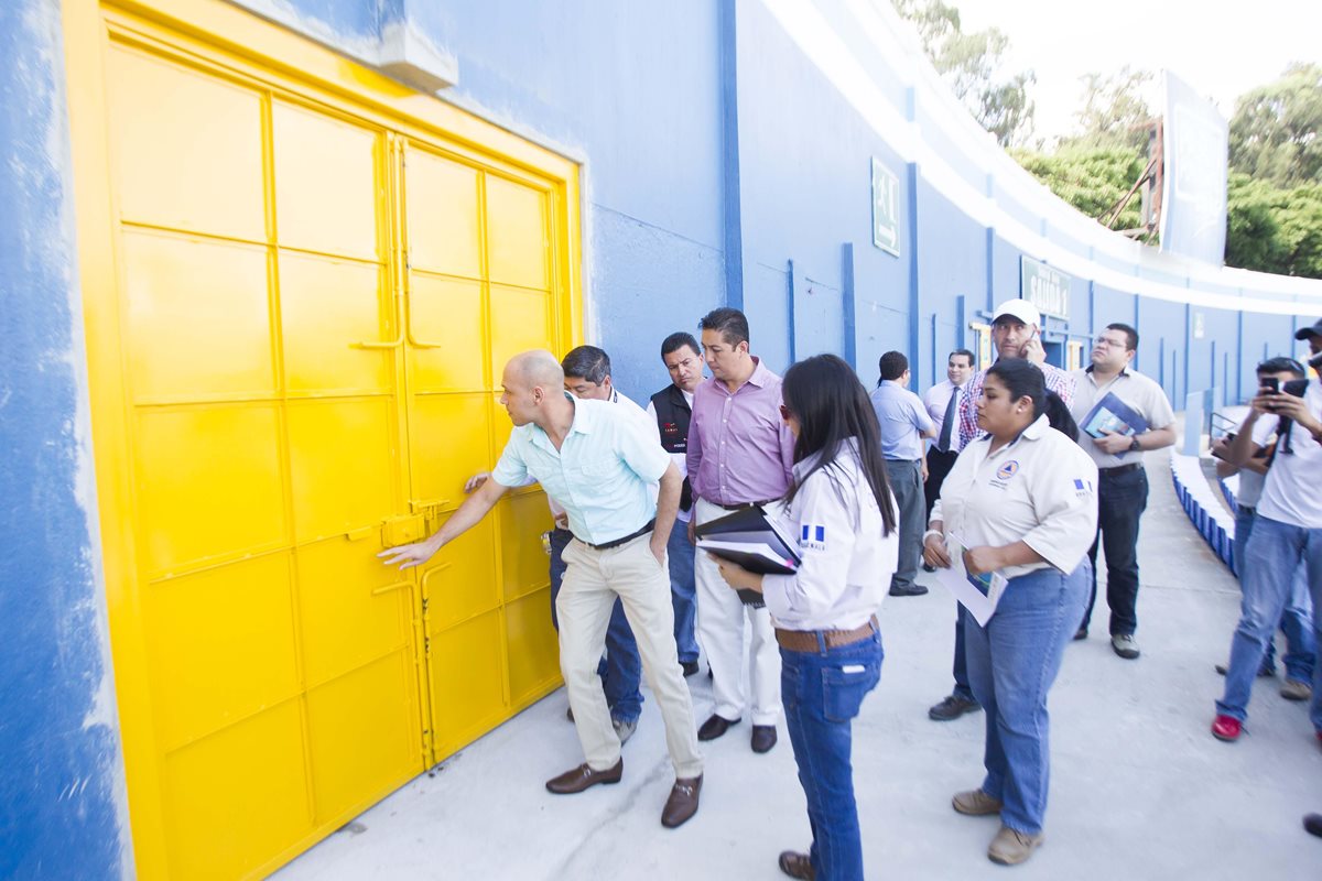 La Conred realizó una inspección al estadio Nacional Mateo Flores la semana anterior. (Foto Prensa Libre: Norvin Mendoza)