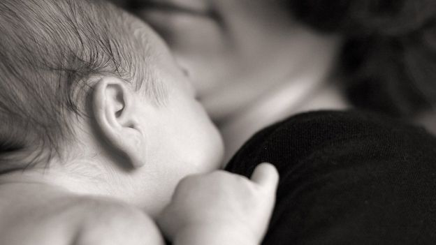 Las mujeres con el VIH suprimido pueden tener hijos sin transmitírselo. (GETTY IMAGES)