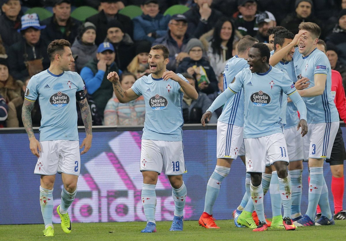 Los jugadores del Celta festejan un gol contra el Krasnodar. (Foto Prensa Libre: EFE).