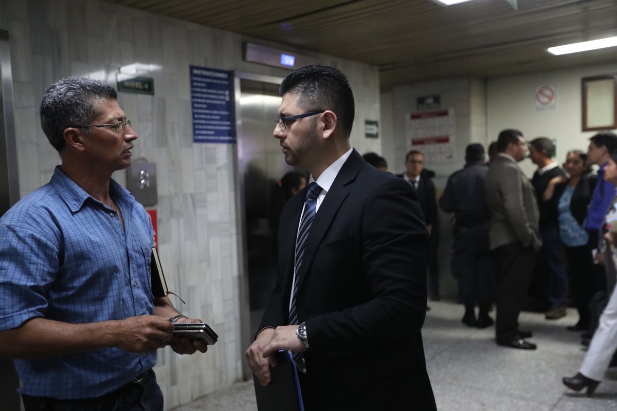 William Arbizú -derecha- estuvo dos años prófugo y fue señalado en el caso Redes a puerta cerrada por disposición de la jueza Judith Secaida. (Foto Prensa Libre: Erick Avila)