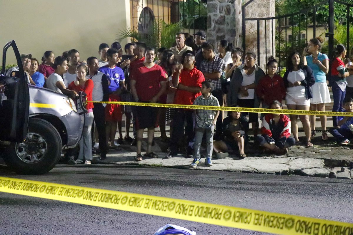 Vecinos del sector aseguran que hace falta señalización. (Foto Prensa Libre: Rolando Miranda)