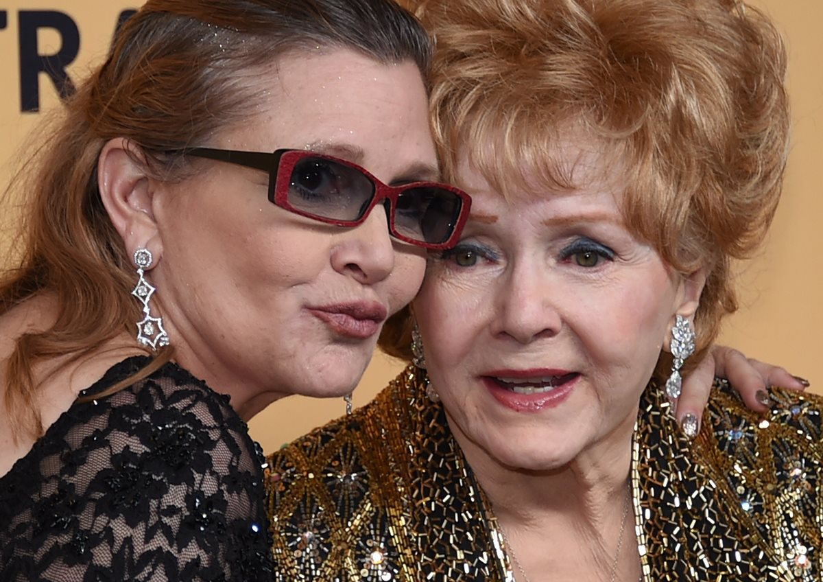 Al igual que su hija Carrie Fisher, Debbie Reynolds falleció por una falla cardíaca. (Foto Prensa Libre: AFP)