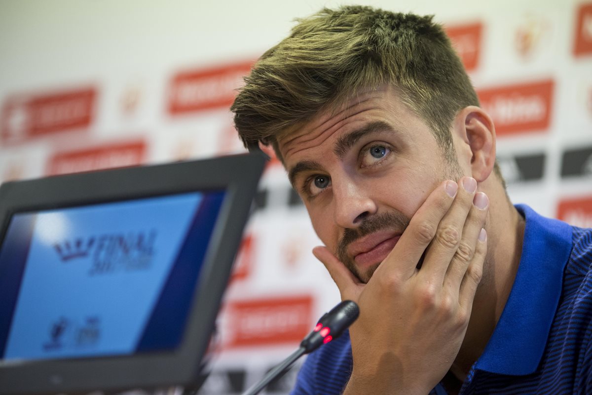 Gerard Piqué durante la conferencia de prensa, previo a la final de la Copa del Rey. (Foto Prensa Libre: EFE)