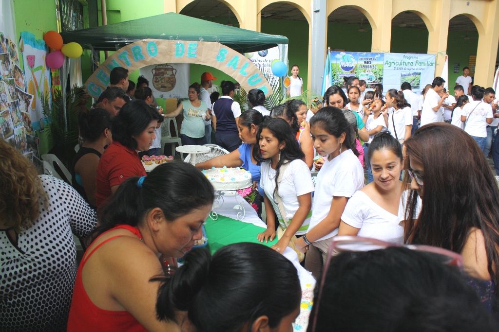 Autoridades y vecinos conmemoran el Día Mundial de la Alimentación, en San Agustín Acasaguastlán. (Foto Prensa Libre: Héctor Contreras)